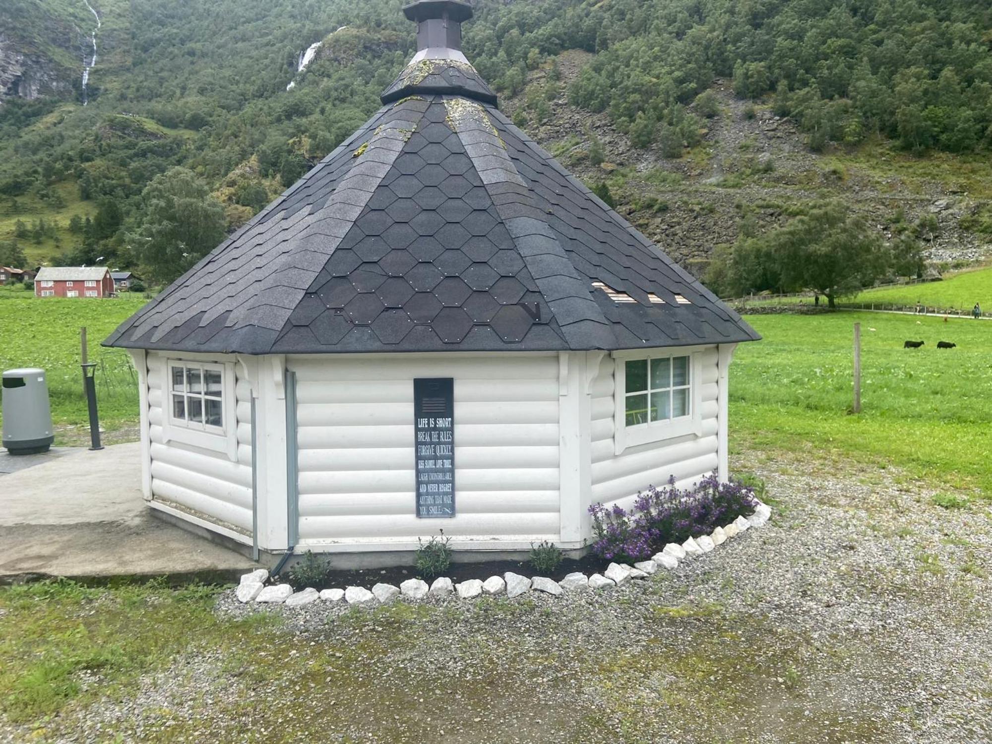Brekke Gard Hostel Флам Экстерьер фото
