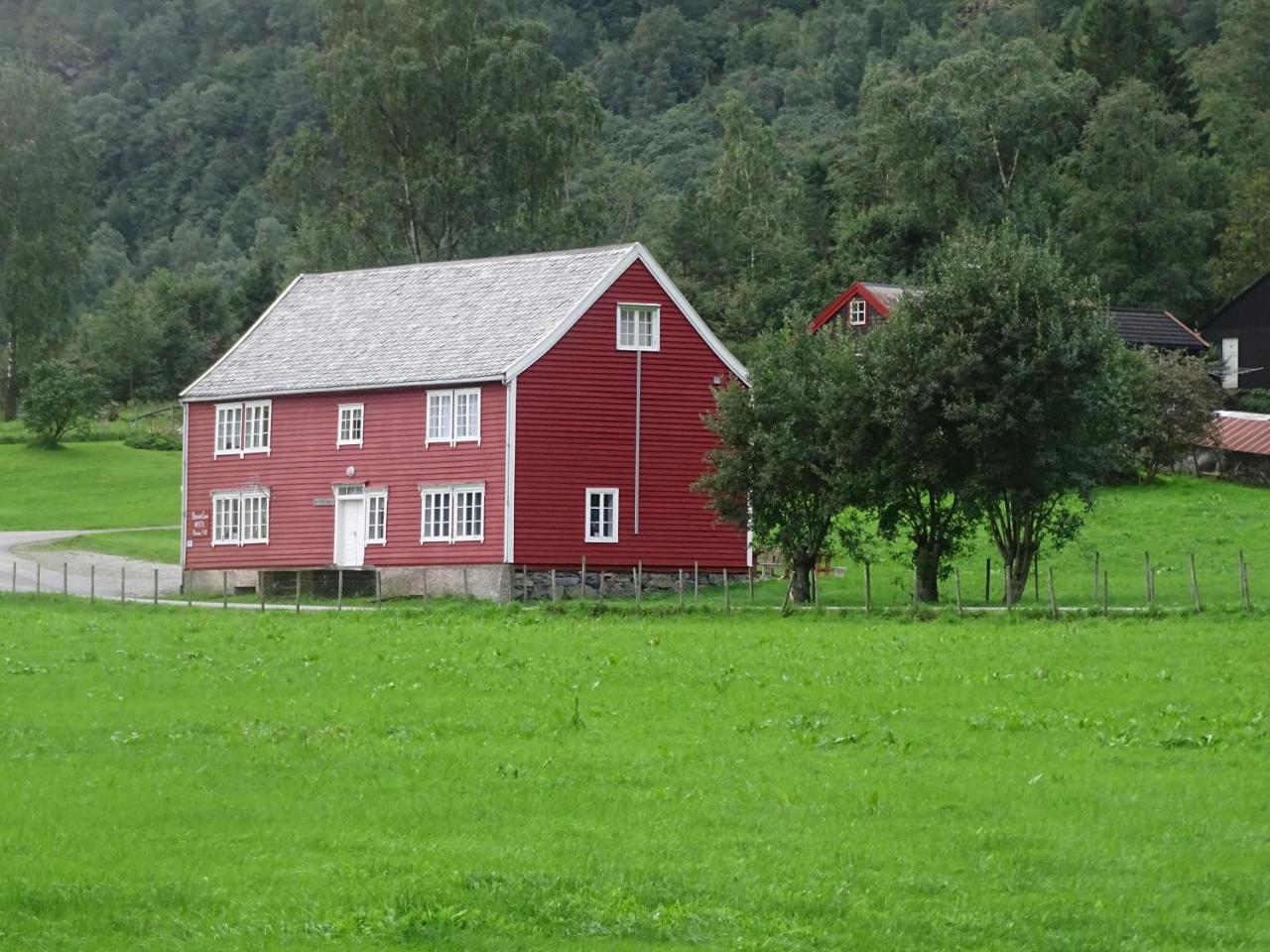 Brekke Gard Hostel Флам Экстерьер фото