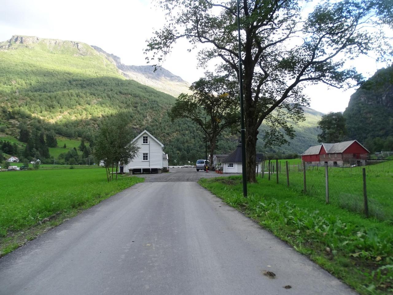 Brekke Gard Hostel Флам Экстерьер фото